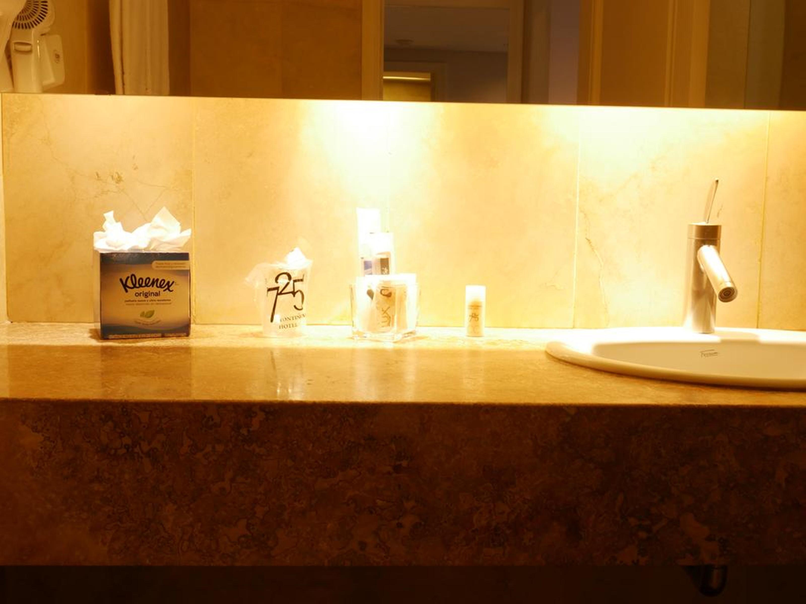 725 Continental Hotel Μπουένος Άιρες Εξωτερικό φωτογραφία A bathroom in a hotel