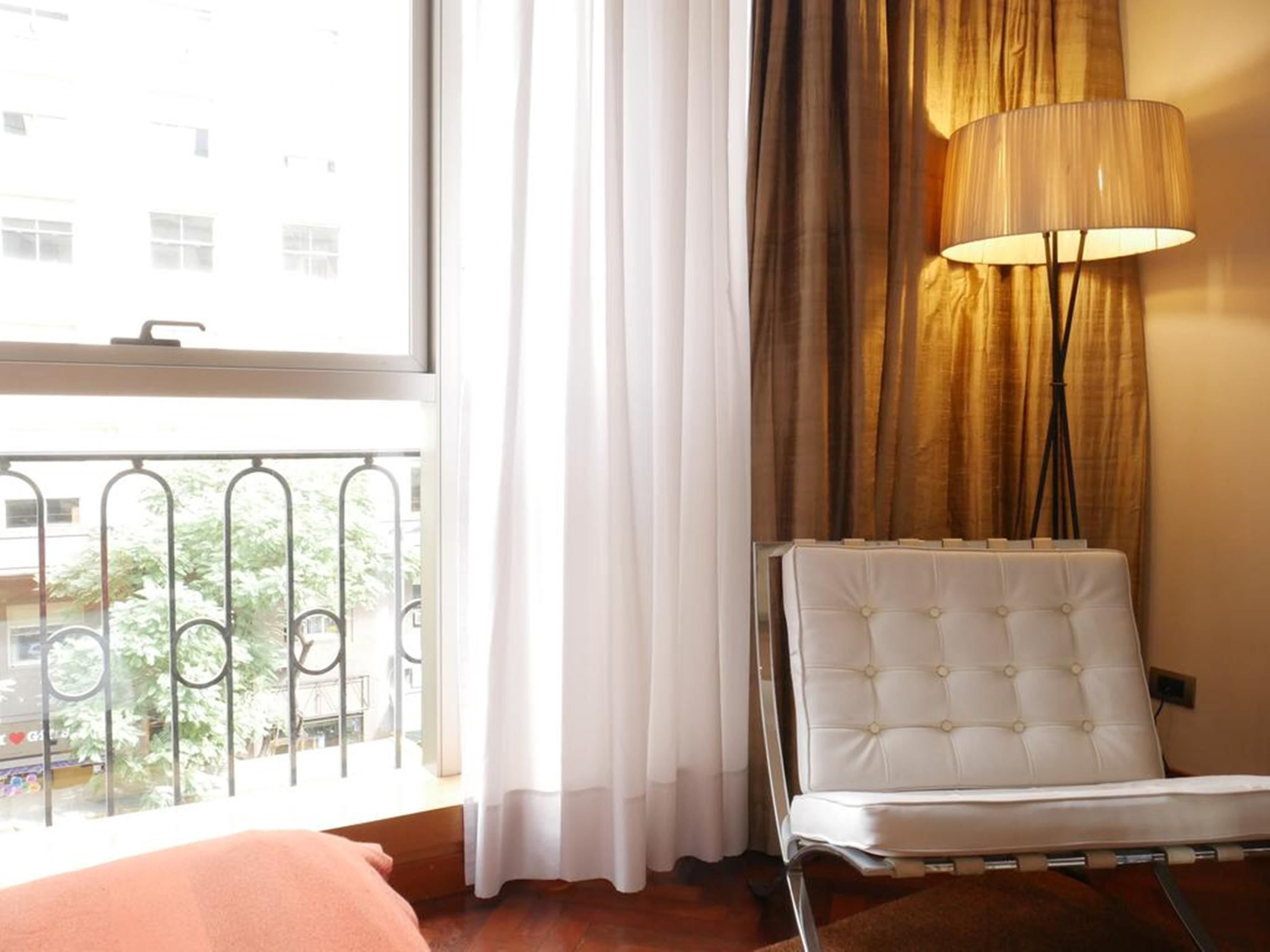 725 Continental Hotel Μπουένος Άιρες Εξωτερικό φωτογραφία A floor-standing lamp
