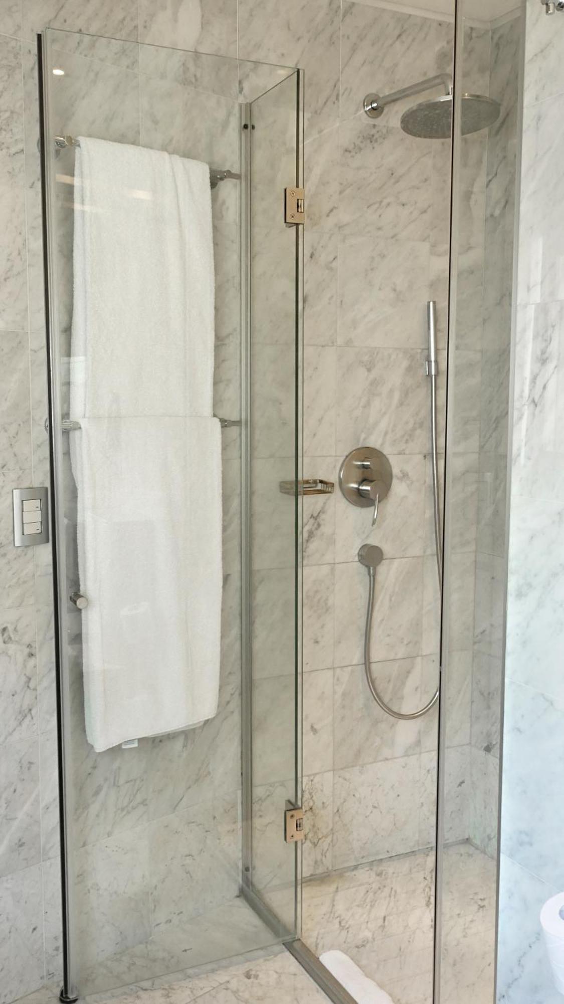 725 Continental Hotel Μπουένος Άιρες Δωμάτιο φωτογραφία A shower curtain
