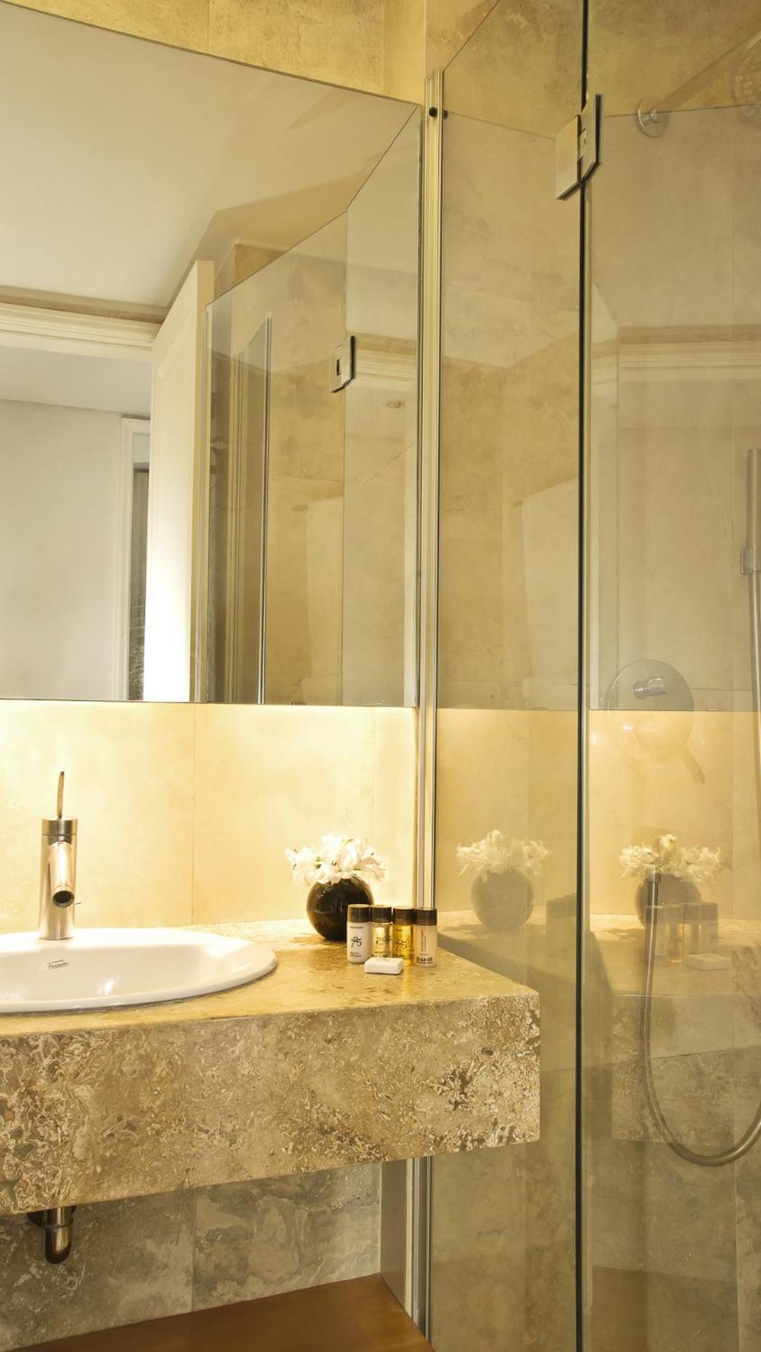 725 Continental Hotel Μπουένος Άιρες Εξωτερικό φωτογραφία A bathroom with a shower enclosure